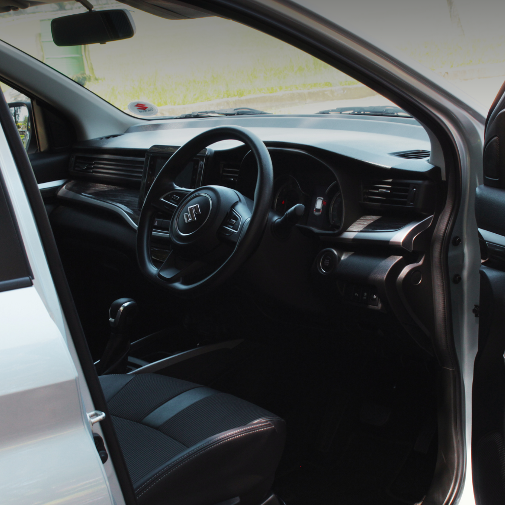 Suzuki XL6 interior