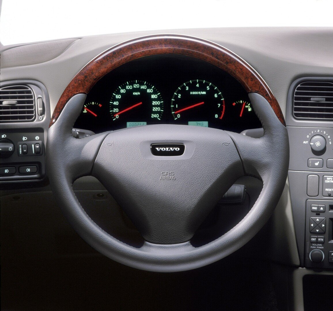 Volvo S40 dash