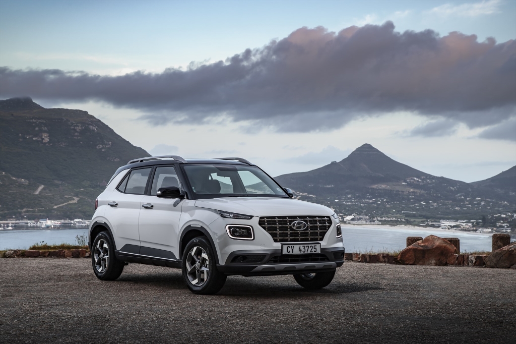 A White Hyundai Venue overlook Hout Bay
