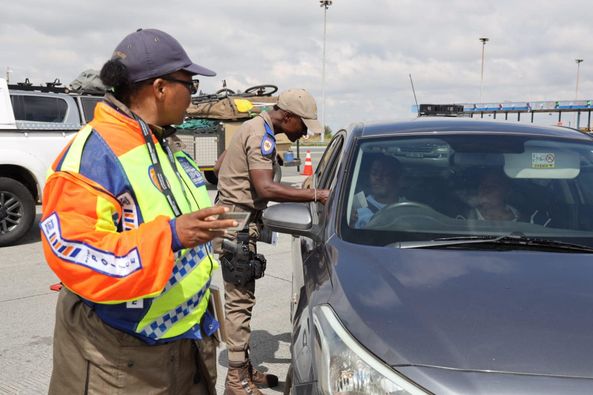 Road block operation - image Arrive Alive