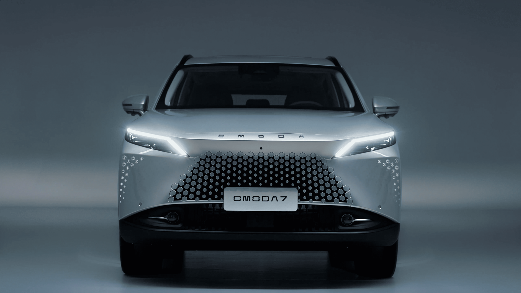 New Omoda C7 front view static