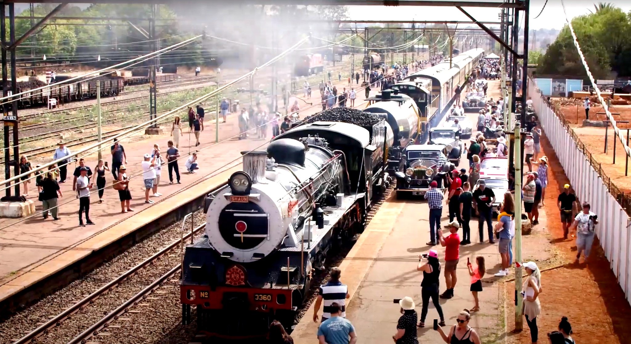 Rovos Rail arrives at Heidelberg Station 