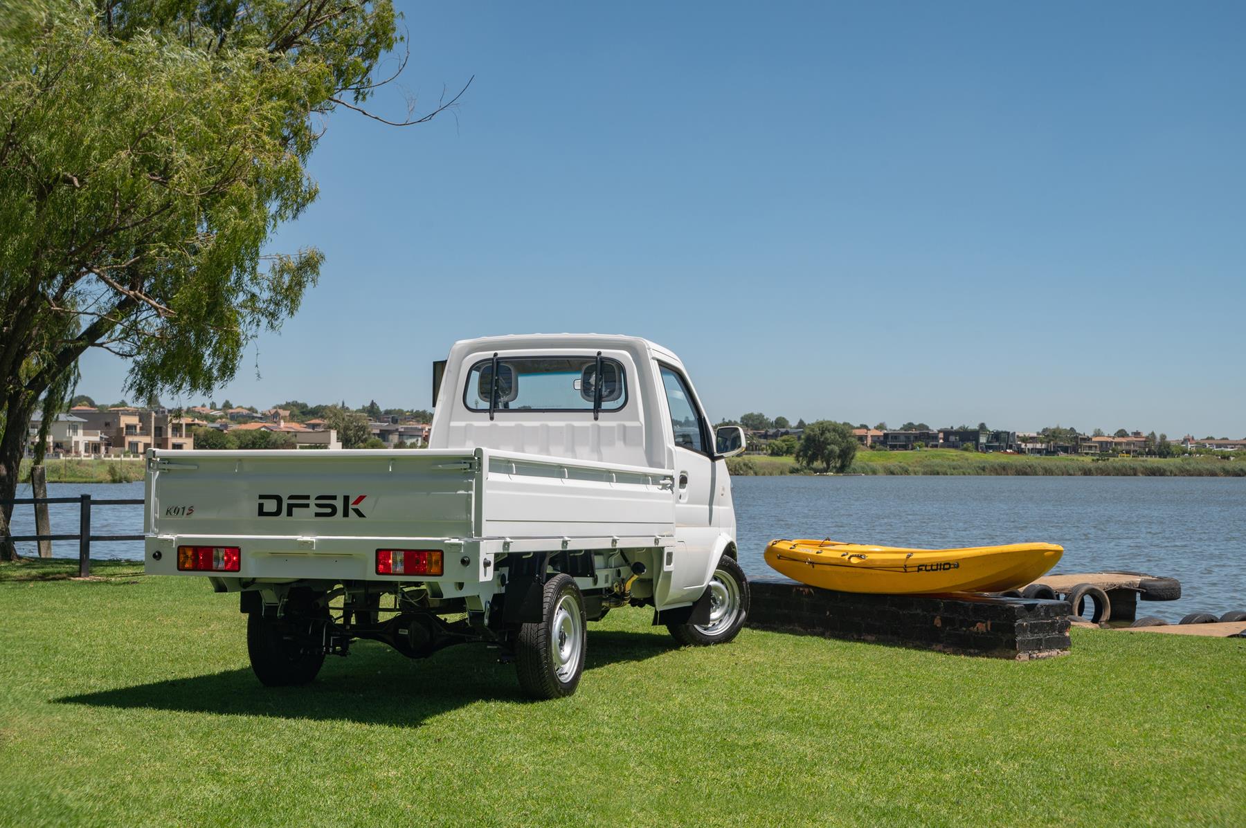 DFSK commercial vehicle rear view