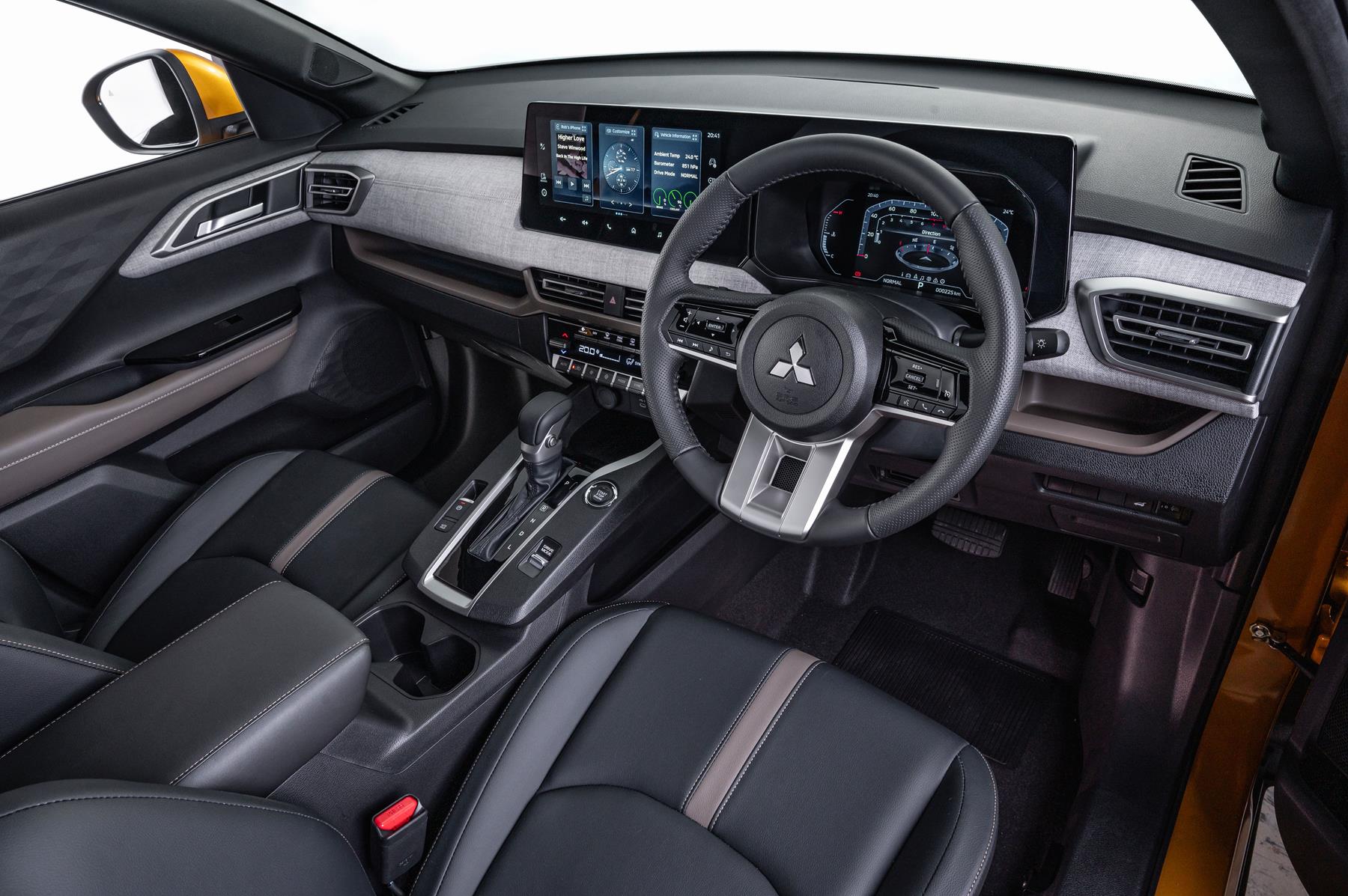 Mitsubishi Outlander Sport interior view