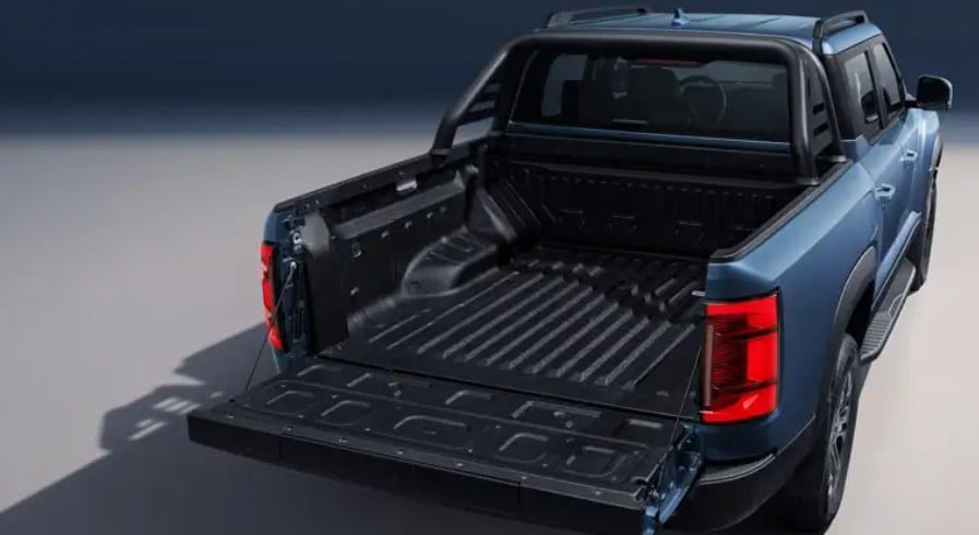 Plenty of loadspace in the BYD Shark 6